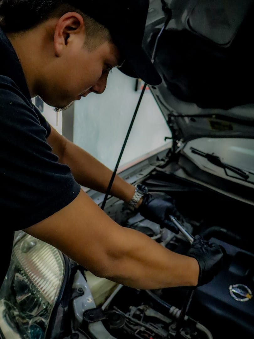 Servicios de taller mecánico en Medellín - Cambio de aceite y mantenimiento en Lubricantes Eduard